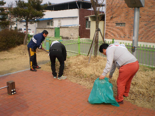 군위지점 중앙공원 및 주변도로 환경정화 활동
